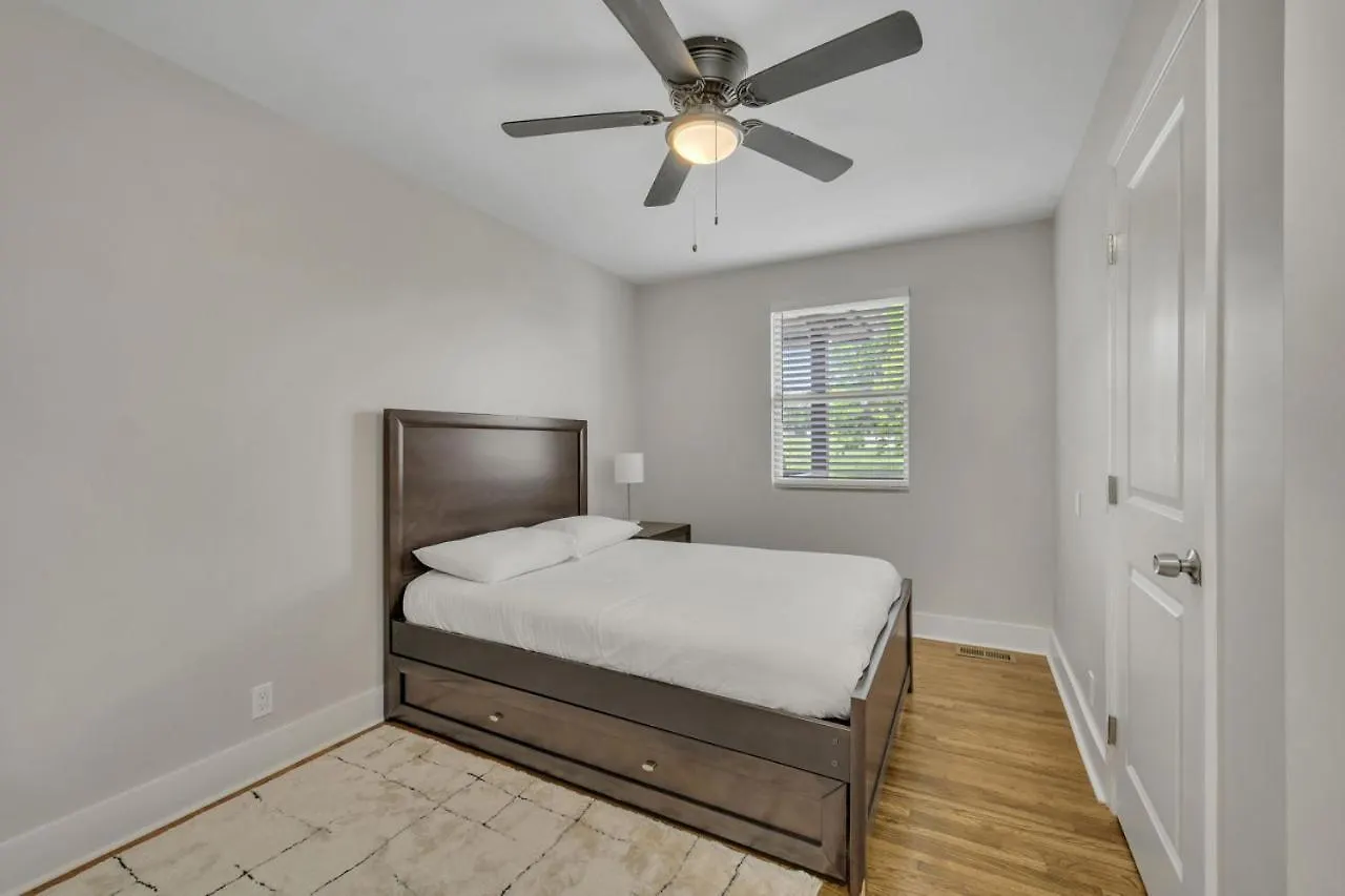 別荘 Single Story Pet Friendly Home, With Fenced Yard, Fire Pit, 5Min To Downtown!! ナッシュビル