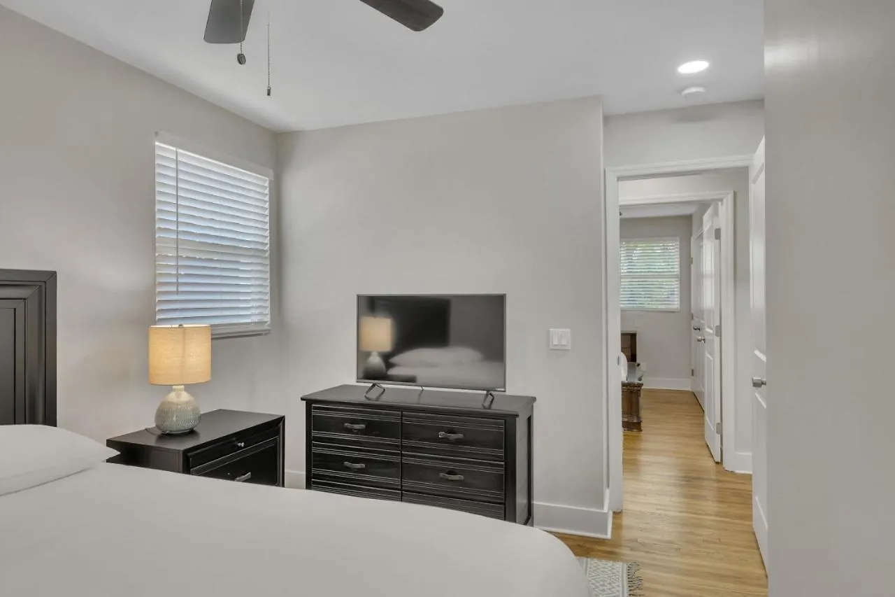別荘 Single Story Pet Friendly Home, With Fenced Yard, Fire Pit, 5Min To Downtown!! ナッシュビル 米国