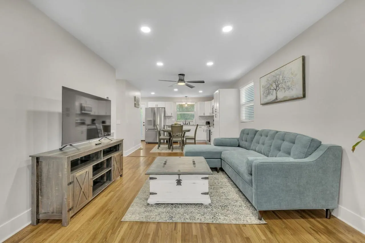 Single Story Pet Friendly Home, With Fenced Yard, Fire Pit, 5Min To Downtown!! ナッシュビル 0*,  米国