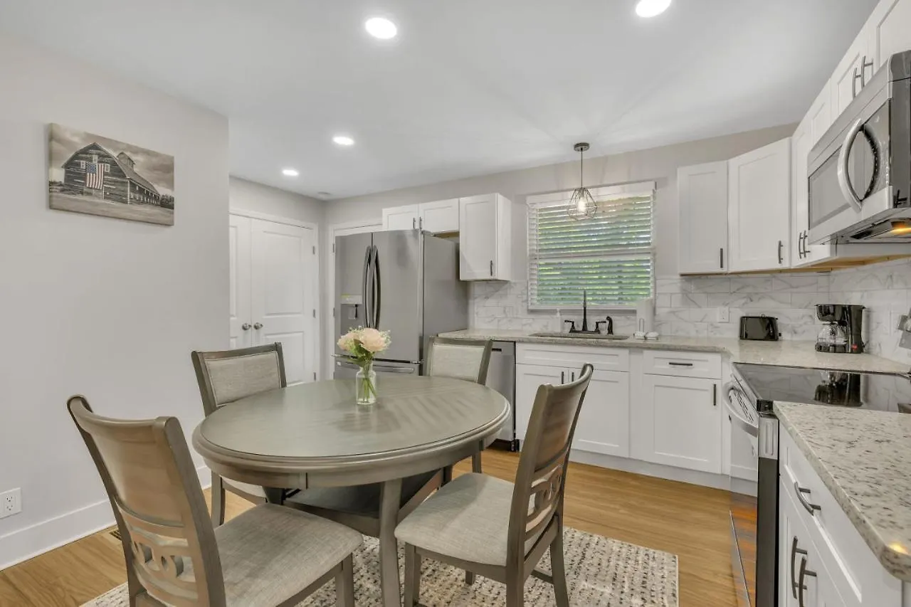 Single Story Pet Friendly Home, With Fenced Yard, Fire Pit, 5Min To Downtown!! ナッシュビル 別荘