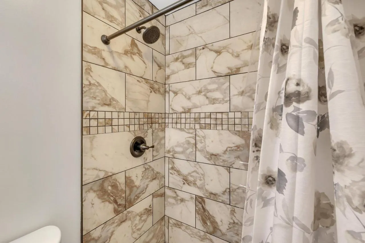 Single Story Pet Friendly Home, With Fenced Yard, Fire Pit, 5Min To Downtown!! ナッシュビル