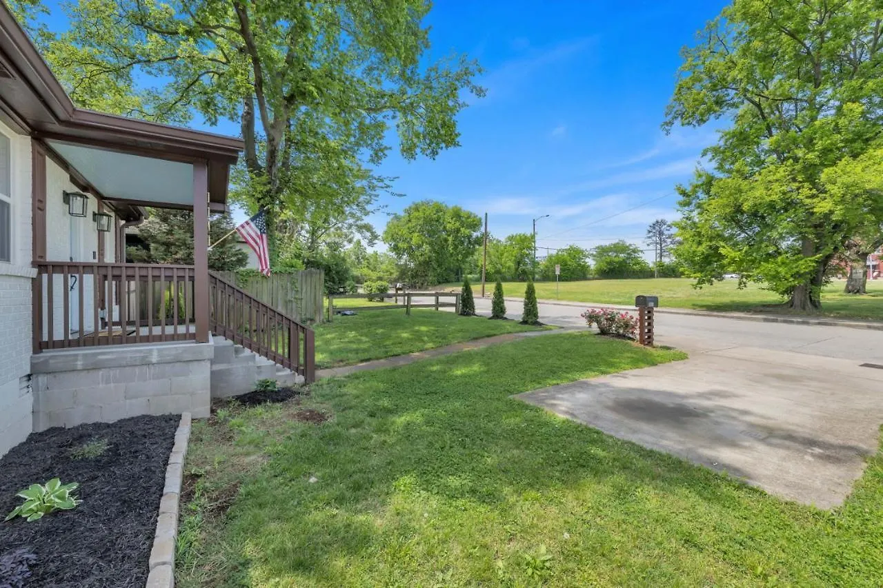 Single Story Pet Friendly Home, With Fenced Yard, Fire Pit, 5Min To Downtown!! ナッシュビル 0*,
